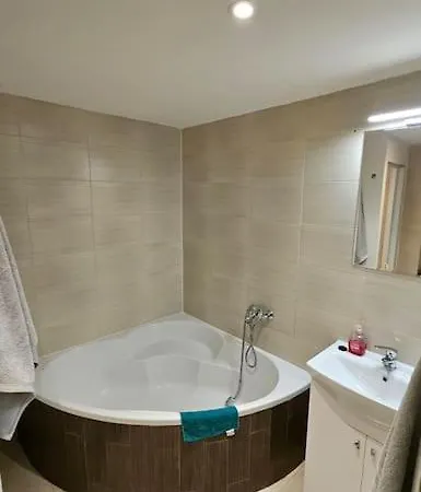 Apartman Ovesna Apartment